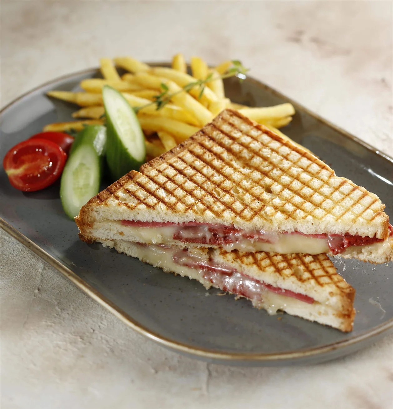 <p>KARIŞIK TOST</p>
