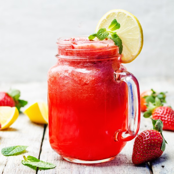 <p>ÇİLEKLİ LİMONATA</p>
